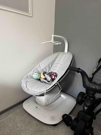 4 moms mamaroo в идеальном состояние