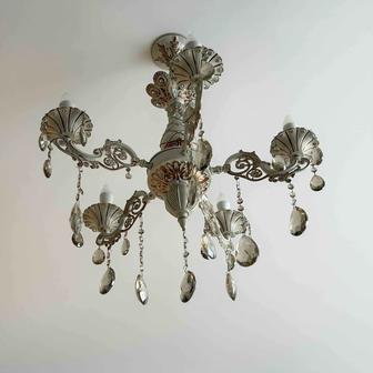 Продам люстры три штуки на левом берегу идеальном состоянии