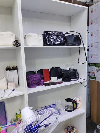 Продам витрины и шкафы для магазина