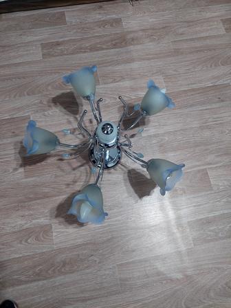 Продаю люстру хорошую