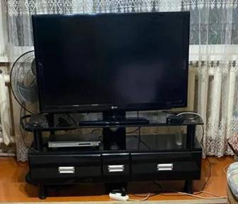 Телевизор с подставкой