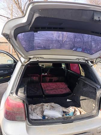 Гольф 4, задние сиденья откладываются и становиться большим багажником