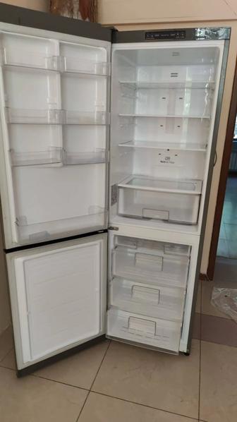 Срочно продаю холодильник LG