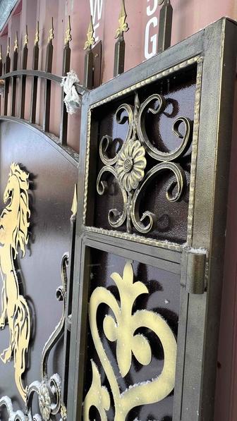 Ворота фасадные распашные