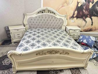 Спальный гарнитур королевский