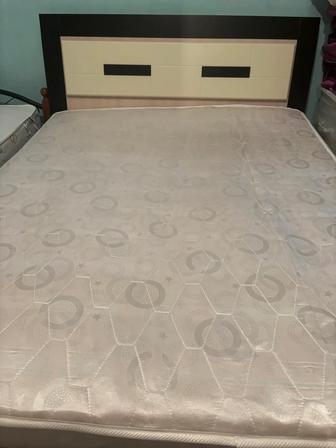 Продаю кровать с матрасом
