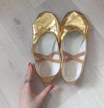 Обувь для балета или танцев золотистая / балетки на большую ножку 40-41