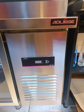 Продам холодильную витрину