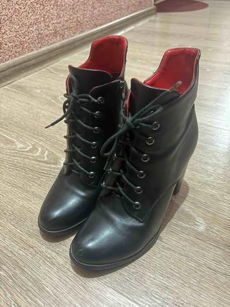 Женские полусапожки.