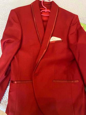 Продам костюмы для мальчика