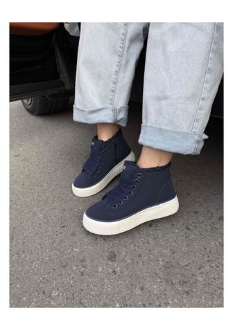 Женские кроссовки