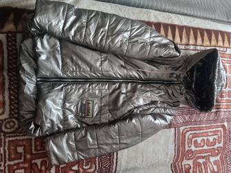 Продам куртки на девочку