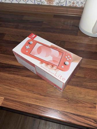 Продам nintendo switch lite с игрой