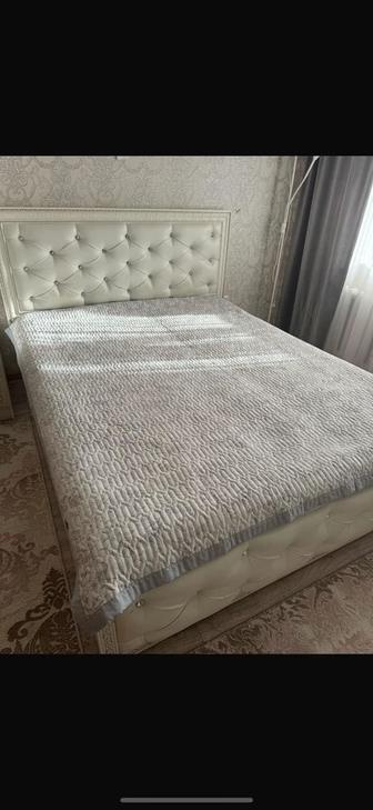 Продам двуспальную кровать