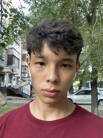 Официант / официантка