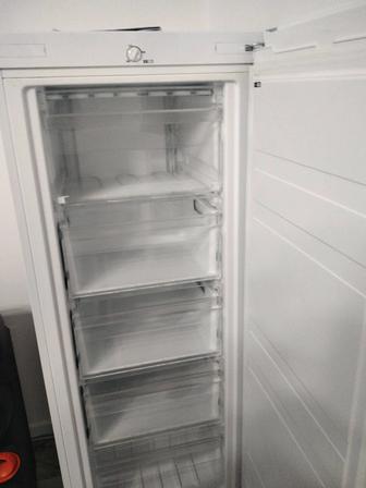 Продаю морозильную камеру