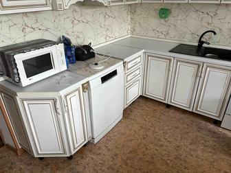 Кухонный гарнитур в хорошем состоянии

Размеры 170х165