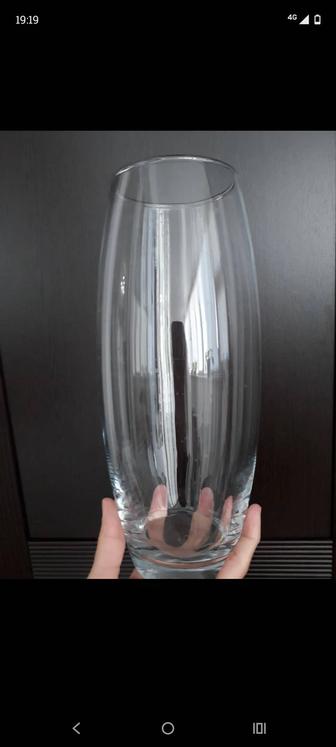 Стеклянная ваза