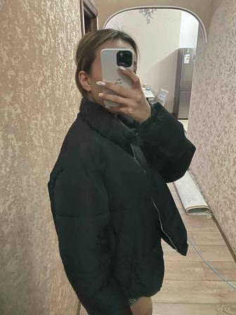 Куртки бежевая и черная