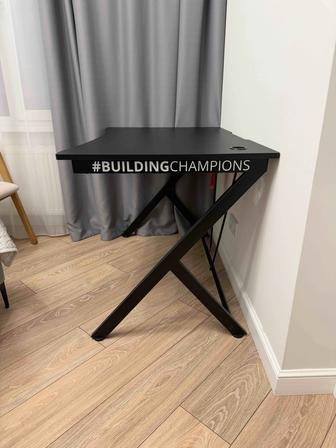 Продам игровой компьютерный стол Trust GXT 711 DOMINUS