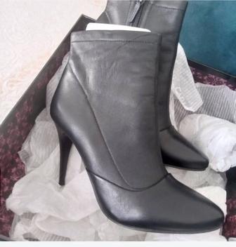 Сапожки женские кожаные