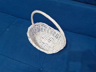 Срочно продам плетенную корзинку