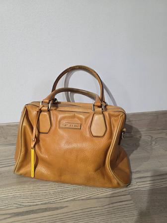 Продам итальянскую оригинальную кожаную сумка cromia.