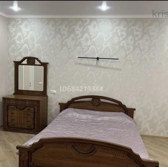 Кровать комод зеркало