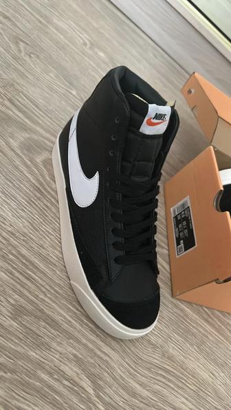 Продаю кроссовки Nike Blazer High черные