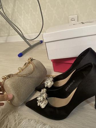 Черные туфли плюс сумочка