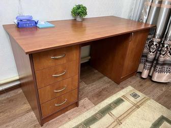 Продам компьютерный стол.