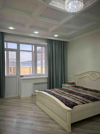 Продаю кровать 180х180 с прикроватной тумбой