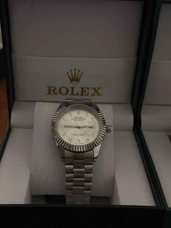 Часы Rolex с арабским циферблатом
