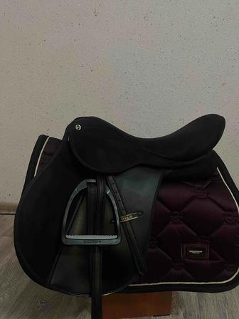 Седло для лошади