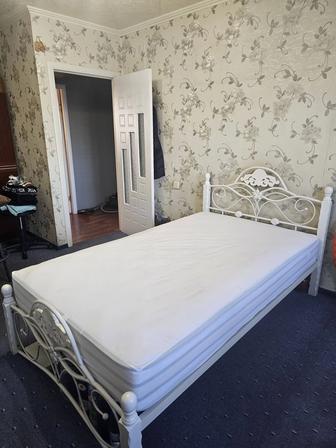 Кровать с ортопедическим матрасом