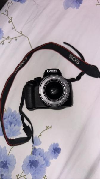 Продаю камеру Canon 4000D и объектив 18-55 мм, карта памяти в подарок