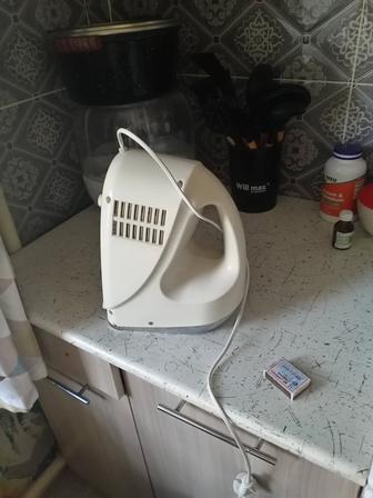 Продам не рабочую мясорубку все запчасти на месте.