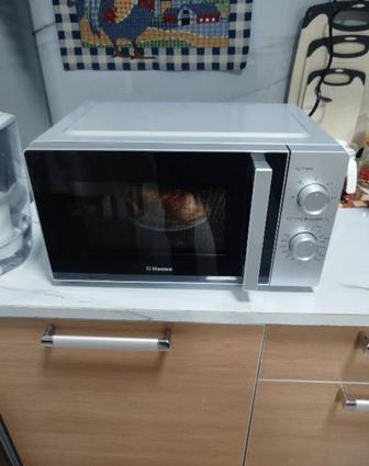 Продается почти новая микроволновка