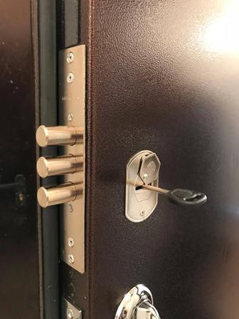 Установка металлических дверей (Монтаж)