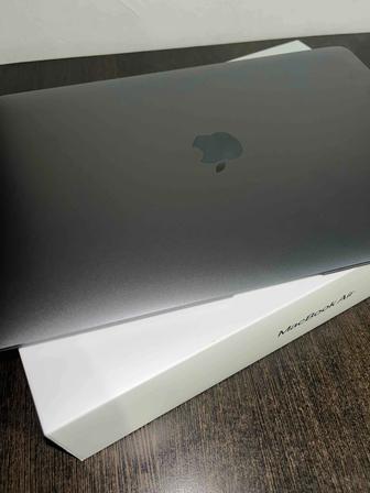 MacBook Air 13 (2020)