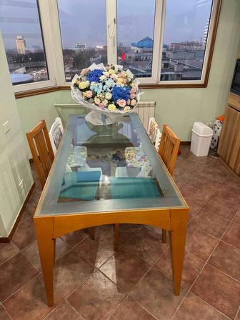 Стол и стулья на 8 персон