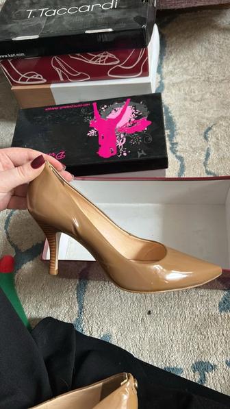 Б/У туфли лаковые бежевые