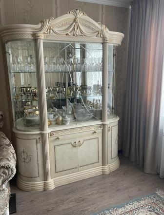Продам сервант для посуды