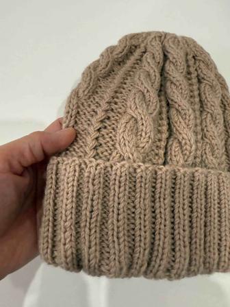 Шапка вязаная ручная работа