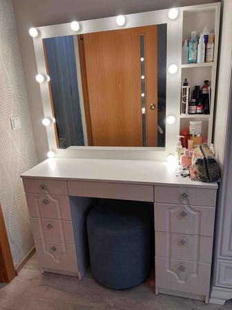 Туалетный столик с подсветкой