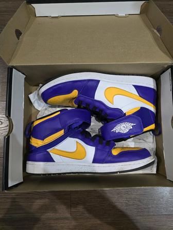 Кроссовки Nike Air Jordan 1 Mid Lakers