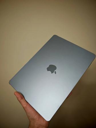 MacBook air m3 8/256
