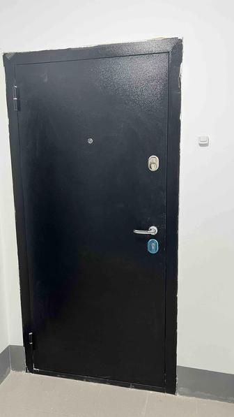 Продам дверь входную. Левое открывание. Новая. Торг реальному покупателю.