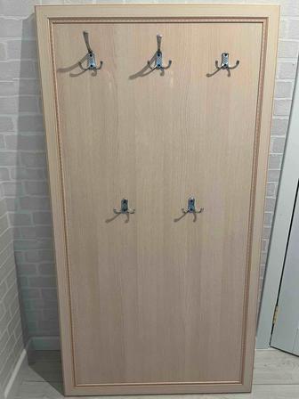 Продам вешалку и зеркало для прихожей