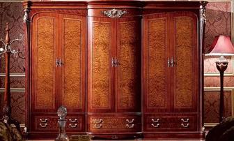 Шкаф платяной